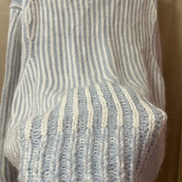 ⚫️ Elizabeth and James Light Blue Knit Sweater Size XL Winter Cozy Comfy Fluffy - Picture 5 of 8